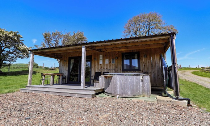 Cilcain Cottage | FENLLI, romantic, country holiday cottage, with hot tub in Cilcain
