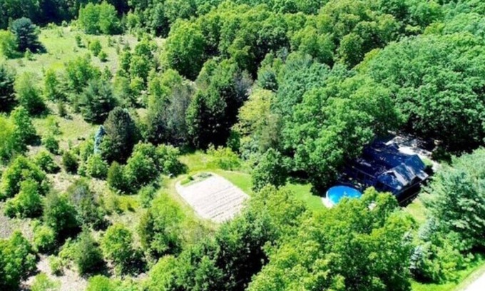 Fennville House | FennWoods - A Modern, Wooded Retreat