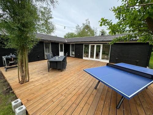 Grevinge House | Feriehus, Sommer, Plads, Spil og Leg - nu med udendørs bordtennis