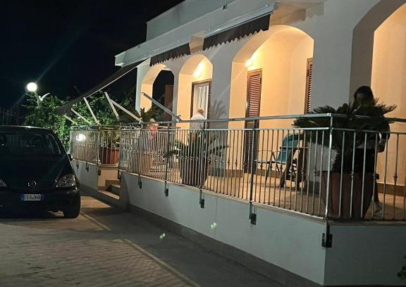 Castel Volturno Villa | Ferien Villa Zitronen, Oliven, Sonne und Meer vor dem Haus