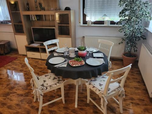 Beilstein Apartment | Ferienapartment Schlummerhausen für bis zu 5 Personen, Haustiere willkommen und kostenfrei, mit Einbauküche, WLAN, Smart-TV, Alexa