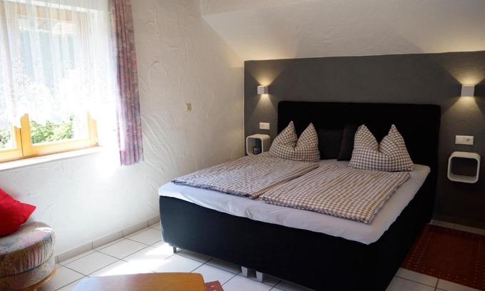 Aulendorf Apartment | Ferienappartement Möbius