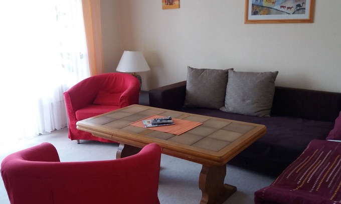 Zirndorf Apartment | Feriendomizil am Waldrand mit Balkon