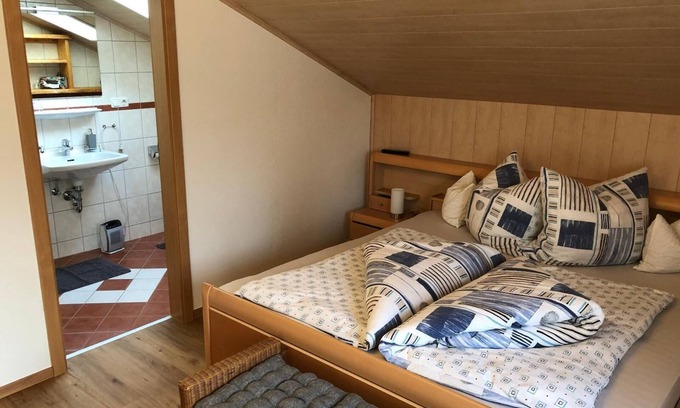 Lam Apartment | Feriendomizil mit Balkon. Perfekte Ausgangslage für Wanderungen.