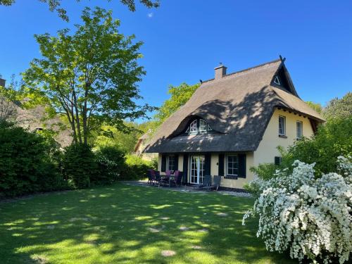 Dierhagen Dorf House | Ferienhäuser Küstenwaldvilla