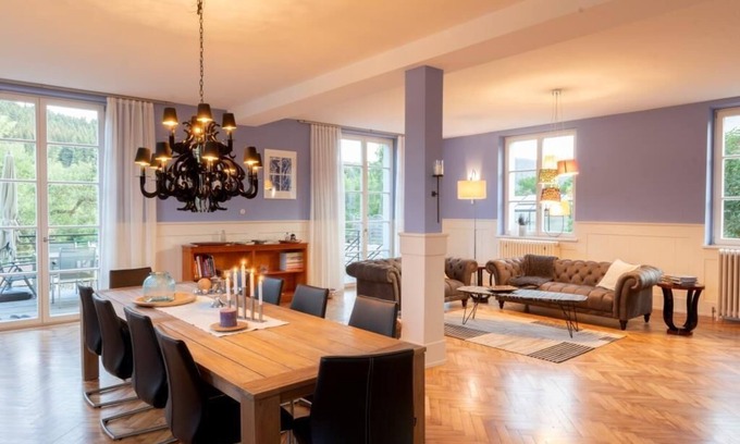Hausen am Tann House | Ferienhaus alte Kinderschule, 200qm, 4 Schlafzimmer, max. 10 Personen