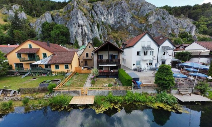 Essing House | Ferienhaus am blauen Wasser
