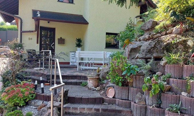 Weinheim House | Ferienhaus "gängelbach" Auszeit im Grünen bei Bachrauschen!