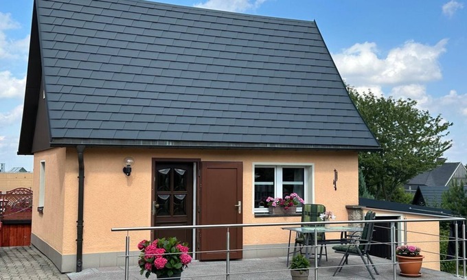 Altenberg House | Ferienhaus Hentzschel - Holiday home, shower, WC, 1 bedroom