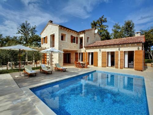 Karigador House | Ferienhaus in Karigador mit Terrasse, Whirlpool und Garten