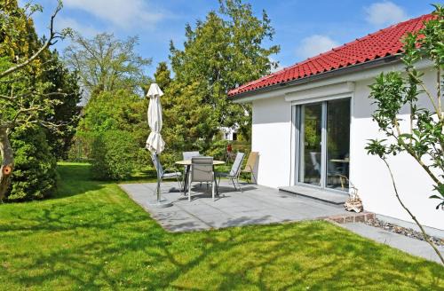 Thesenvitz Apartment | Ferienhaus mit Sauna u Terrasse im Zentrum von Rügen