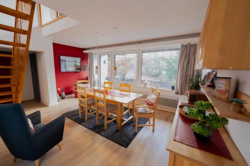 Hemfurth-Edersee Apartment | Ferienhaus Schöne Aussicht Ferienwohnung Rot