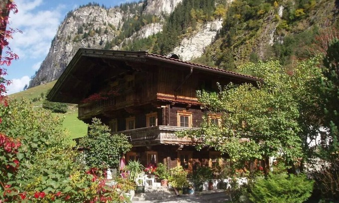 Mayrhofen Apartment | Ferienhof Talaste - Naturparadies Inmitten der Zillertaler Alpen - Fewo Isabella