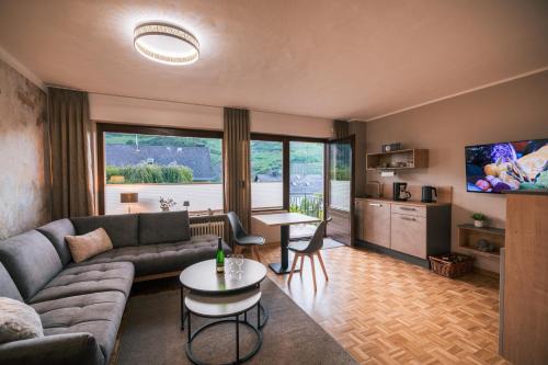 Burg Bed & Breakfast | Ferienweingut Hirschen Schulstraße