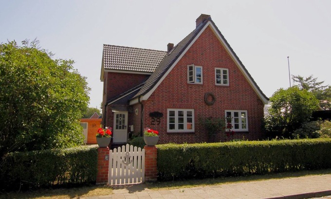 Wyk auf Foehr Apartment | Ferienwhg. in Wyk, 2 Personen im EG, 2-familienhaus, 2zimmer, Sauna auf ca. 65m²