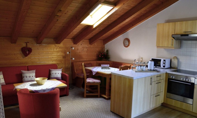 Oberschonau Apartment | Ferienwohnung Alpenrose, 1 bis 2 Personen, 50 qm, 1 Schlafzimmer, 2 Balkone