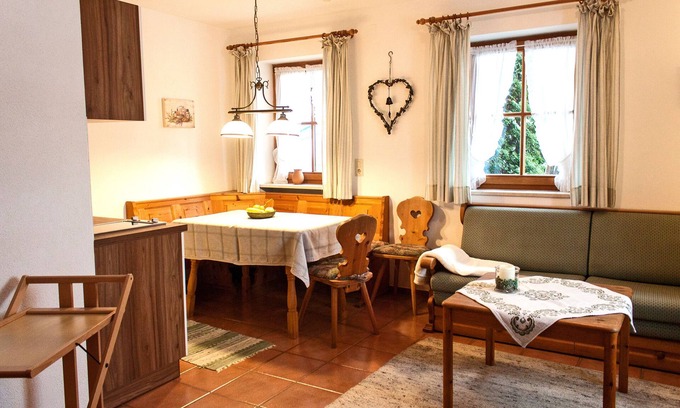 Hohenaschau im Chiemgau Apartment | Ferienwohnung I° "Talstüberl" mit extra Schlafzimmer und Terrasse, 34 qm