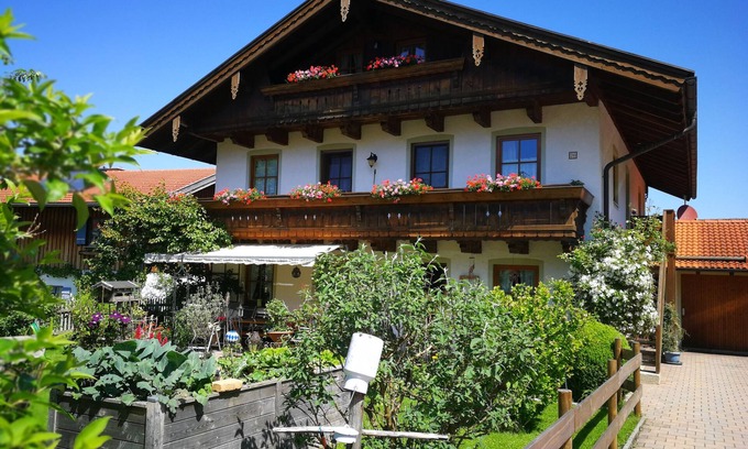 Hohenaschau im Chiemgau Apartment | Ferienwohnung II° "Bergstüberl" mit extra Schlafzimmer und Balkon, 60 qm