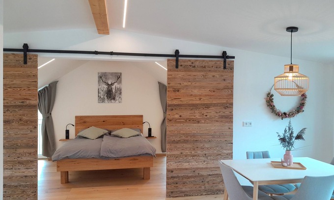 Aschau im Chiemgau Apartment | Ferienwohnung Bergblick Loft, 57 qm mit Separatem Schlafzimmer und West-balkon