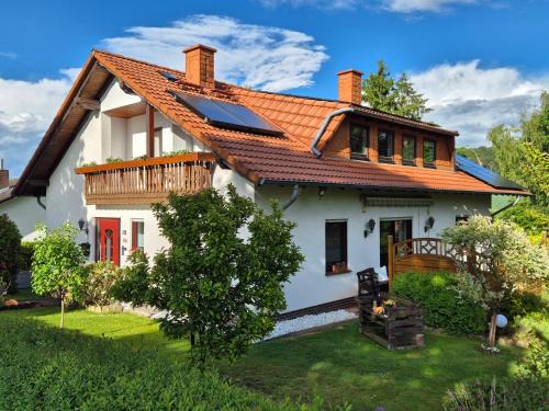 Arnshain Apartment | Ferienwohnung Fackiner