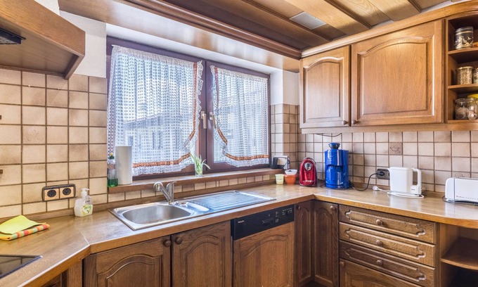 Wehingen Apartment | Ferienwohnung, 150 qm mit 2 Balkonen und Wintergarten mit 3 Schlafzimmern für max. 8 Personen