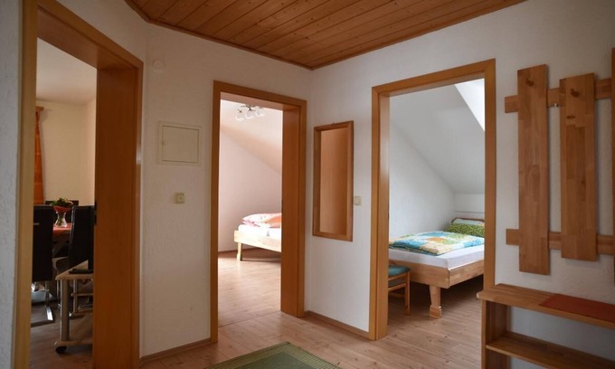 Neuschoenau Apartment | Ferienwohnung 4 mit 2 Schlafzimmern und Balkon