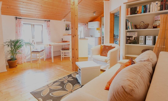 Grassau Apartment | Ferienwohnung 40qm, Dachgeschoss, 1 separates Schlafzimmer