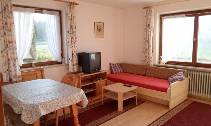 Rimsting Apartment | Ferienwohnung 50qm mit Badewanne, Balkon und Grillmöglichkeit