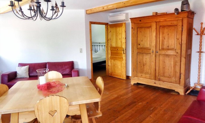 Markt Nordheim Apartment | Ferienwohnung (55 m2) im 1. Stock des Turmes in einem Schloss