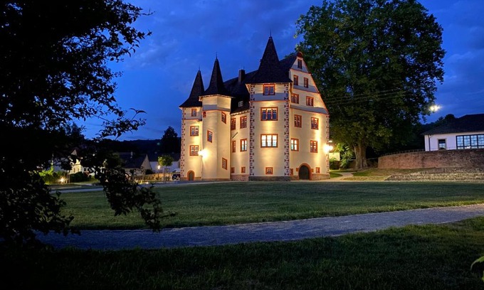 Schmieheim Apartment | Ferienwohnung am Schlossgarten