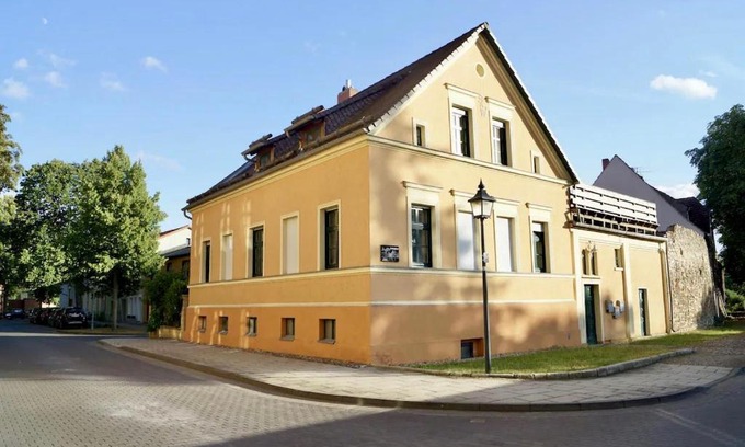 Barby Apartment | "Ferienwohnung am Schloss" - Ferienwohnung mit Blick auf das Barbyer Schloss, 5 Gehminuten bis zur Elbe