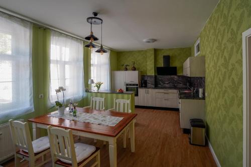 Naumburg Apartment | Ferienwohnung Am Stadtpark