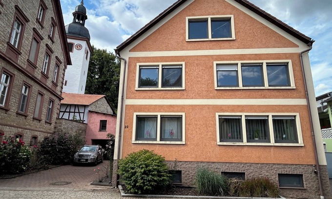 Altertheim Apartment | Ferienwohnung an der Linde in Altertheim an Autobahn A3 A81