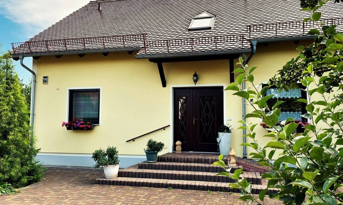 Klitten Apartment | Ferienwohnung an der Linde