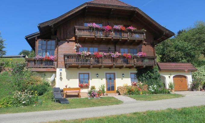 Nussdorf am Attersee Apartment | Ferienwohnung Brigitte Perner