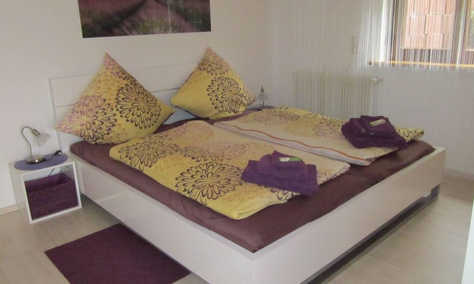 Moessingen Apartment | Ferienwohnung Bambusgarten, 60qm mit Terrasse und 1 Schlafzimmer für max. 2 Personen