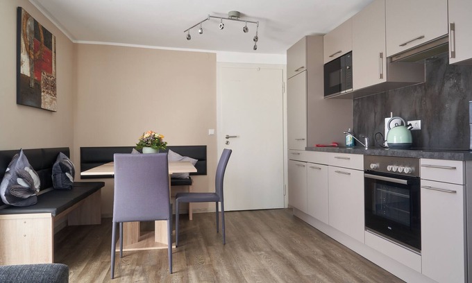 Guenzburg Apartment | Ferienwohnung Blüte mit Balkon