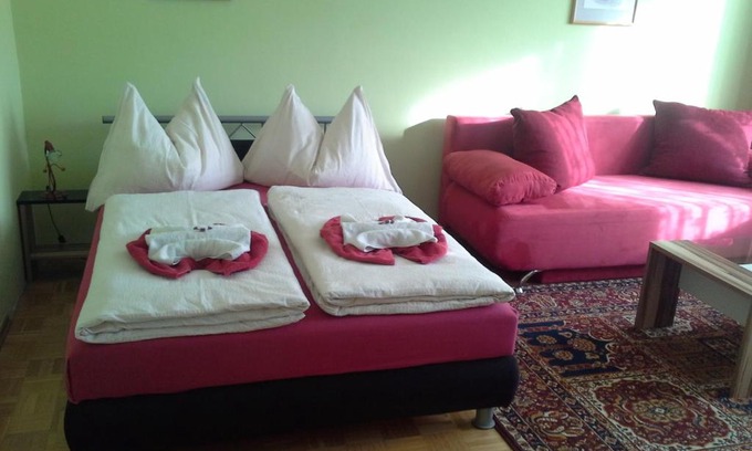 Hafendorf Apartment | Ferienwohnung Burgblick
