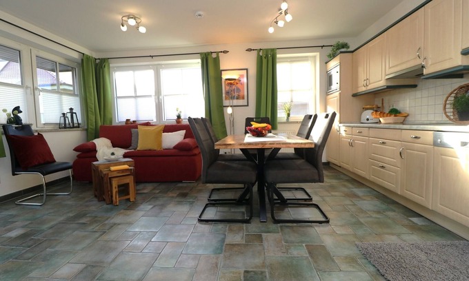 Ostseebad Wustrow Apartment | Ferienwohnung mit Balkon und Eingeschränktem Ostseeblick Direkt Hinter der Düne