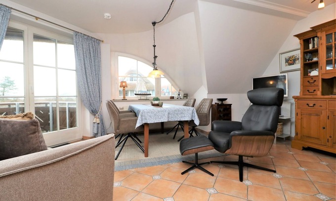 Ostseebad Wustrow Apartment | Ferienwohnung Unter Reet mit Balkon und Ostseeblick