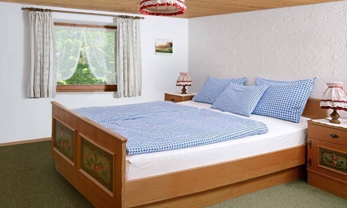 Prien am Chiemsee Apartment | Ferienwohnung B mit Sep. Schlafzimmer und Balkon, 48qm