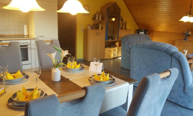 Stakendorf Apartment | Ferienwohnung-Dorette-in-Stakendorf-mit-Blick-ueber-den-Dorfteich