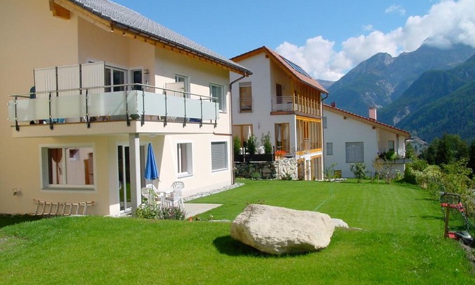 Engadin Scoul Apartment | Ferienwohnung Grieder Scuol