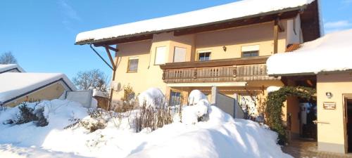 Riedlhutte Apartment | Ferienwohnung “Haus Rita”