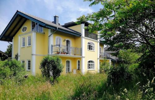 Gstadt Apartment | Ferienwohnung in seenaher Künstlervilla in Gstadt