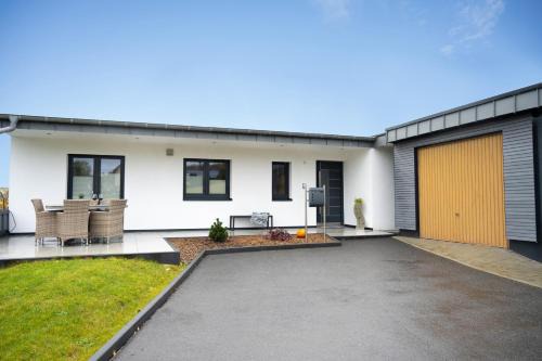 Burbach Apartment | Ferienwohnung "iewer der Schaff"