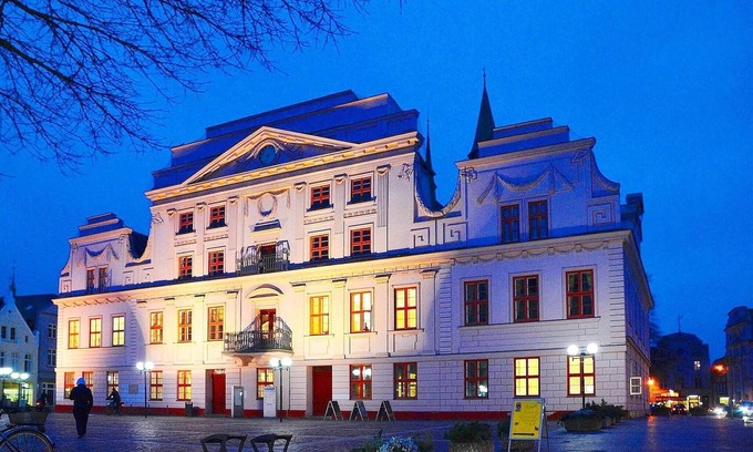 Guestrow Apartment | Ferienwohnung im Wasserturm, Güstrow