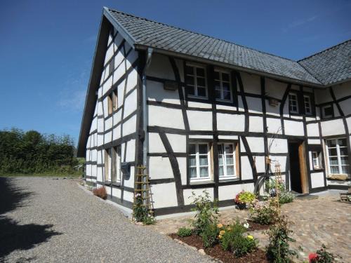 Roetgen Apartment | Ferienwohnung "im Winkelhof"