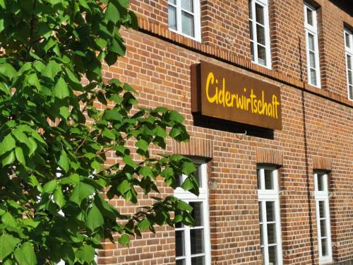Burg Stargard Apartment | Ferienwohnung in der Ciderwirtschaft