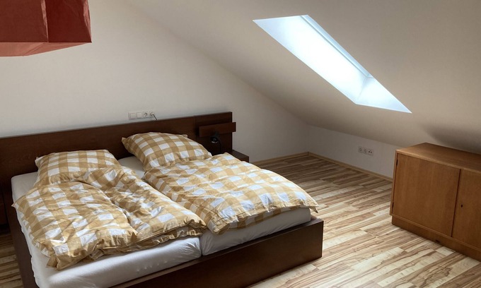 Bad Konigshofen Apartment | Ferienwohnung Jeßberger mit Zwei Schlafzimmern